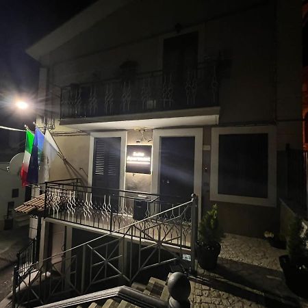 Castel Di Sangro Suite Apartment ภายนอก รูปภาพ
